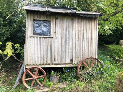 The dilapidated shepherds hut from the auction catalogue.